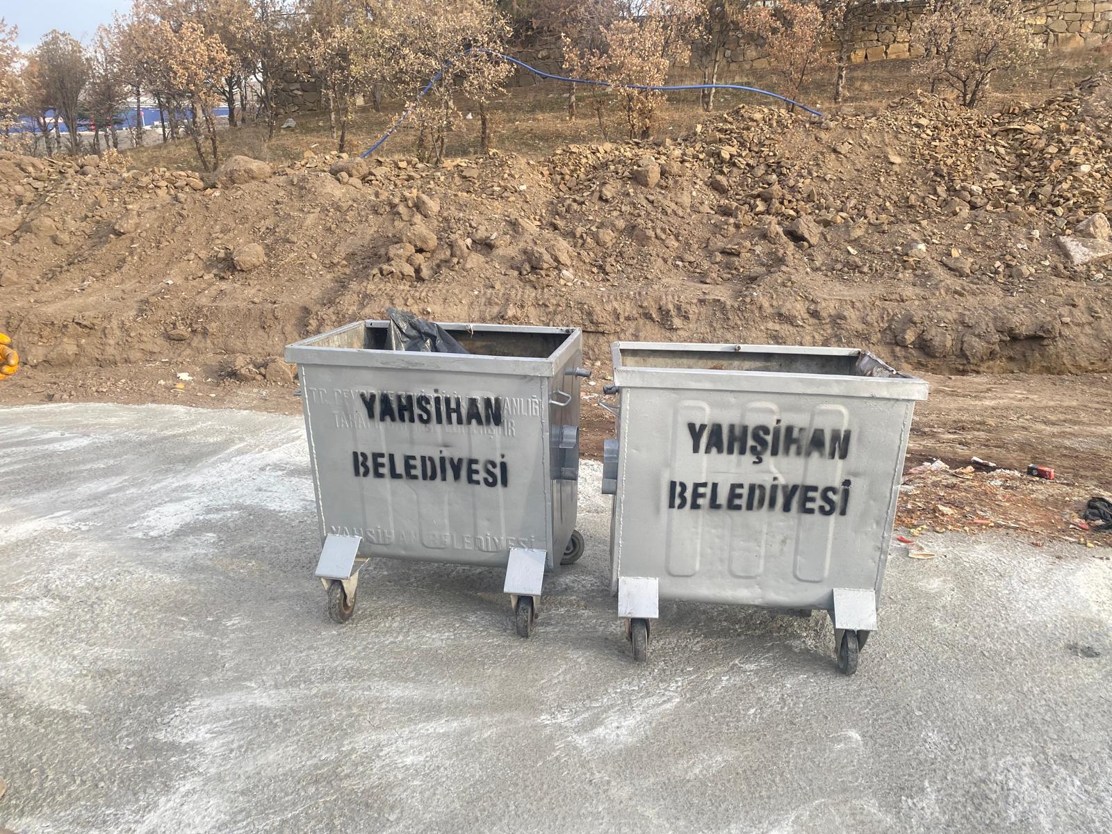 yenilenen-cop-konteynerlerimiz-yerlerini-almaya-devam-ediyor-1