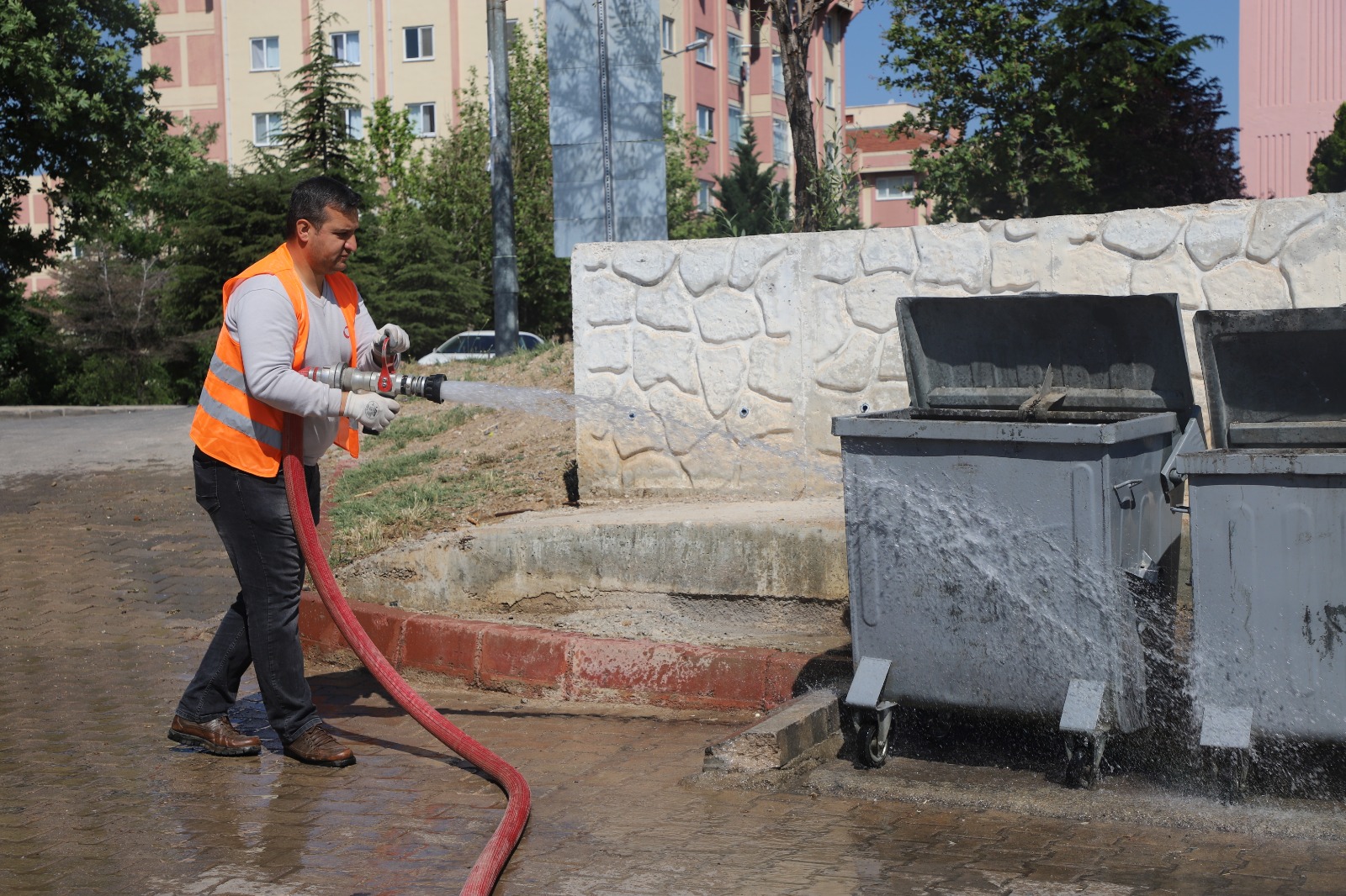 cop-konteynerleri-hijyenik-hale-hale-getirildi