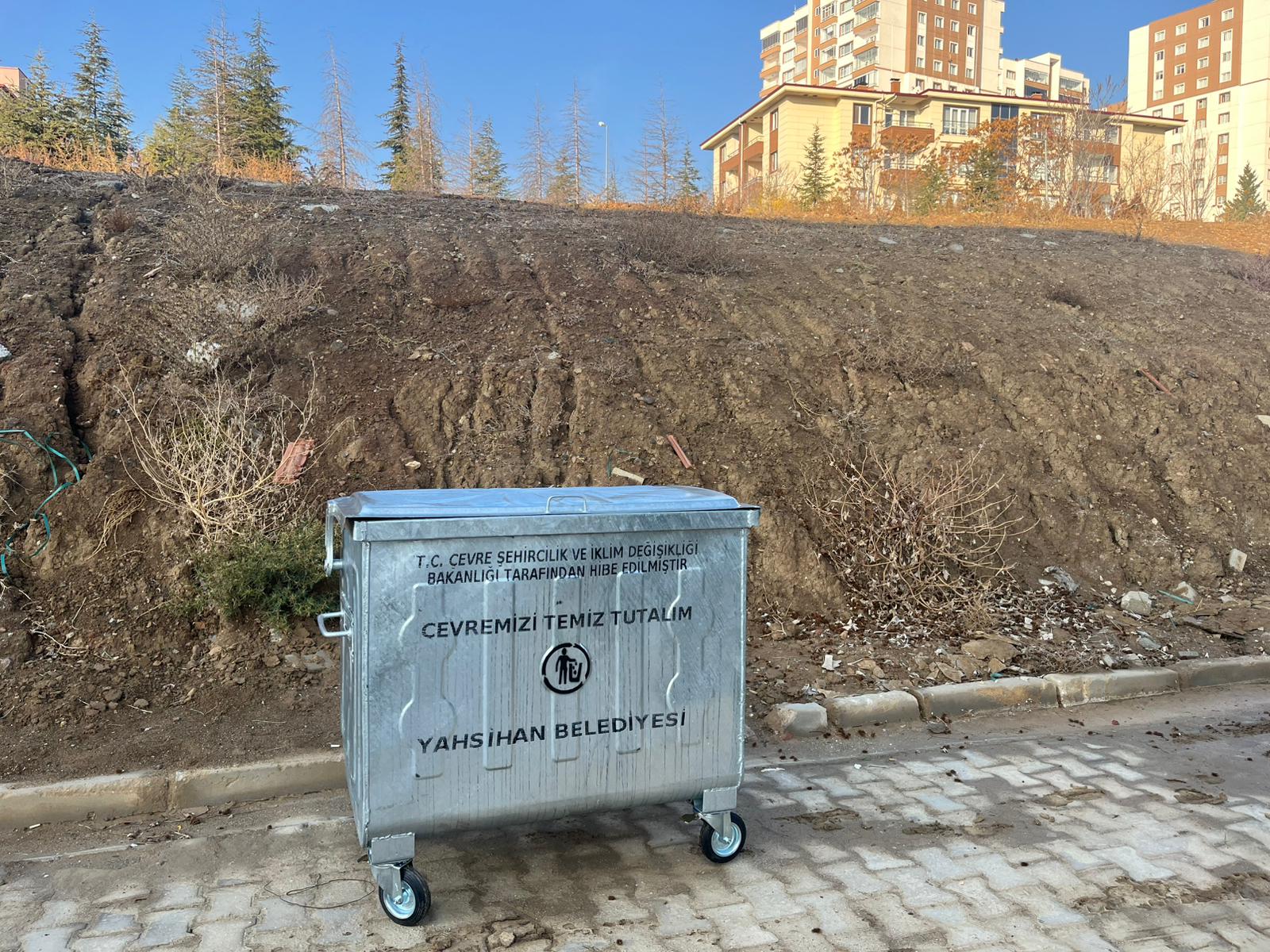 yenilenen-cop-konteynerlerimiz-yerlerini-almaya-devam-ediyor-2