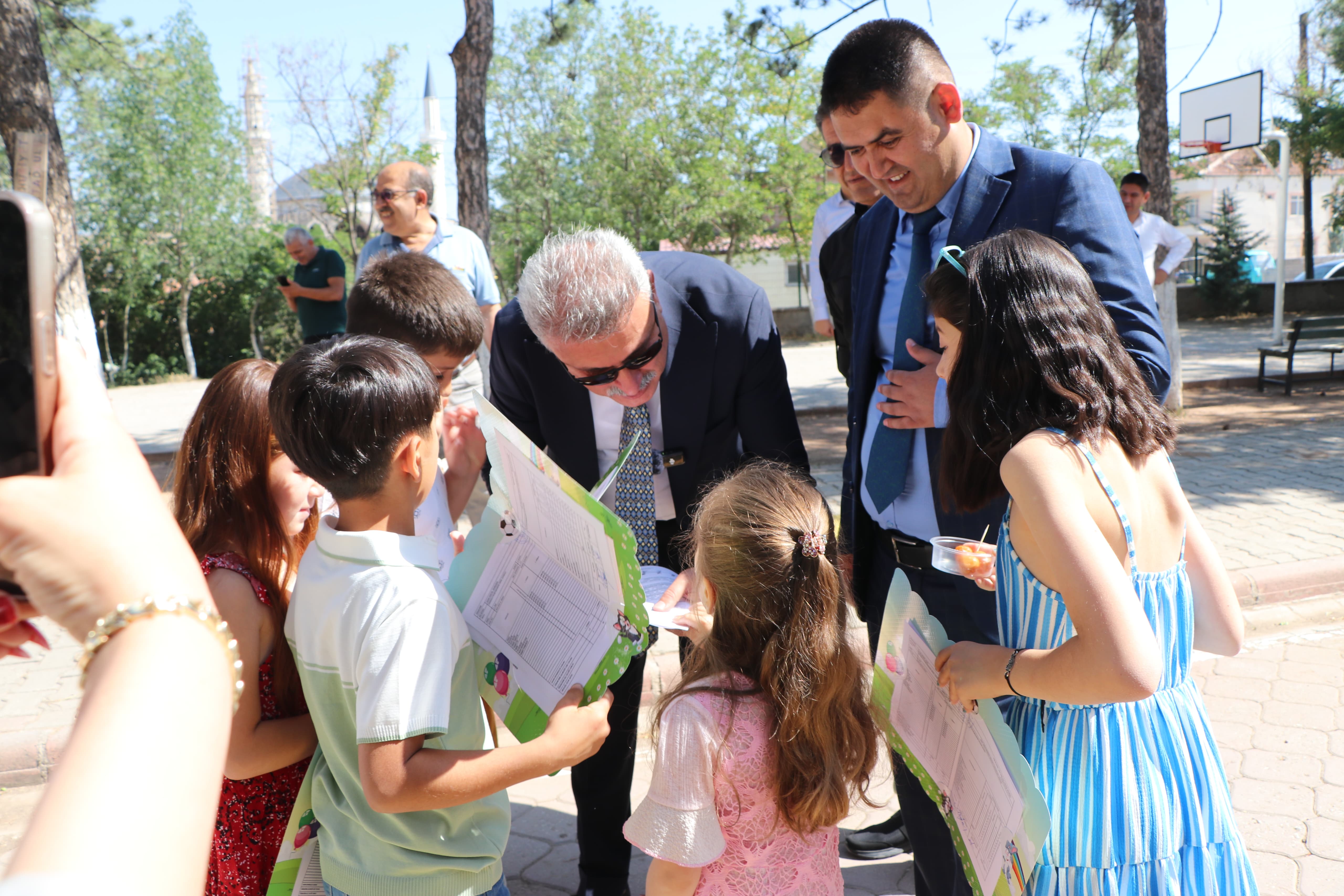 minikler-karnelerine-kavustu