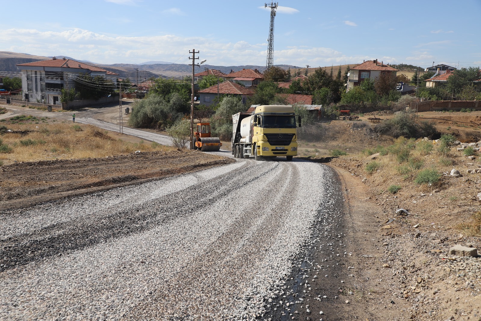 yol-yapim-calismalarimiz-devam-ediyor