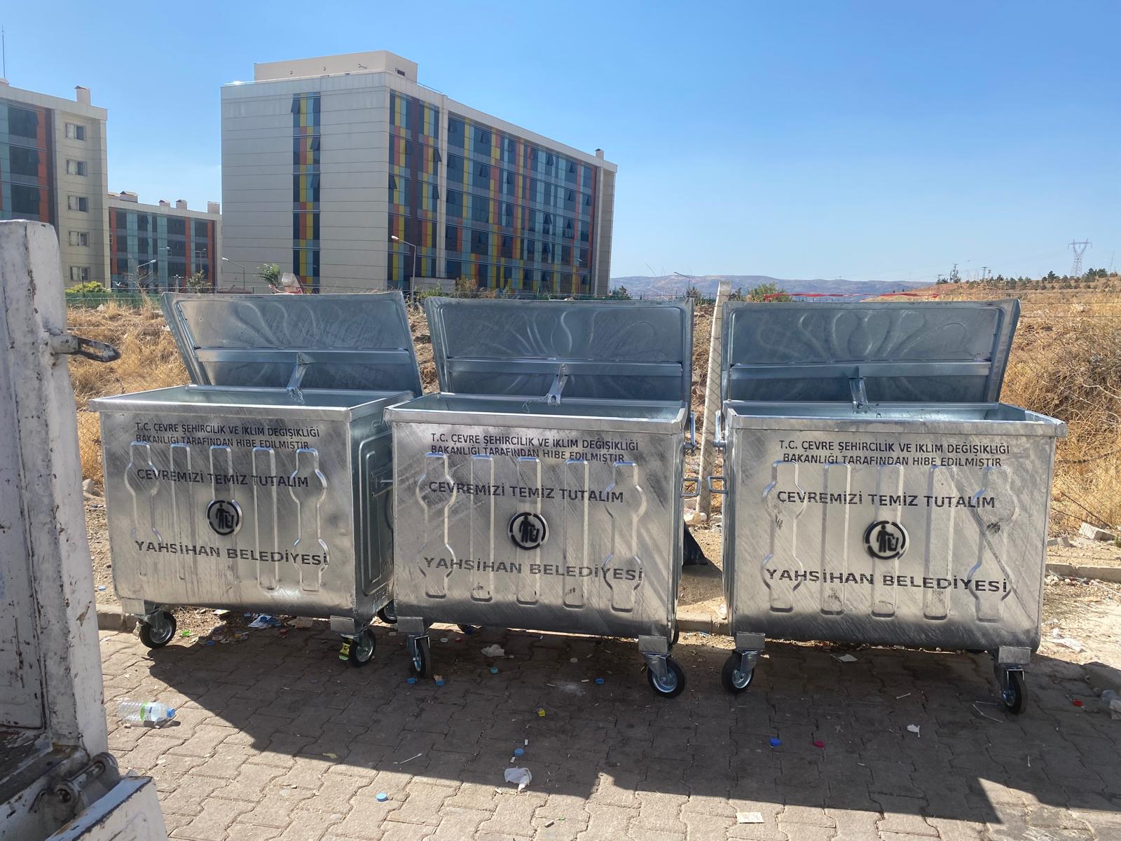 yenilenen-cop-konteynerlerimiz-yerlerini-almaya-devam-ediyor