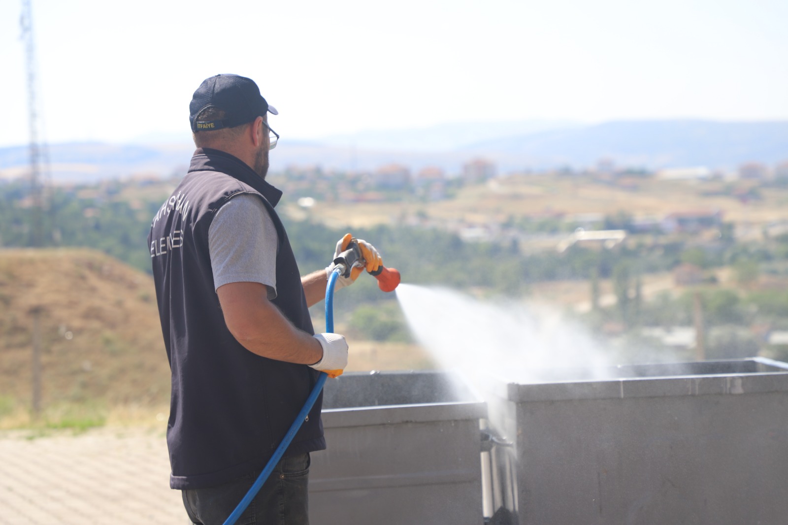 cop-konteynerleri-hijyenik-hale-hale-getirildi