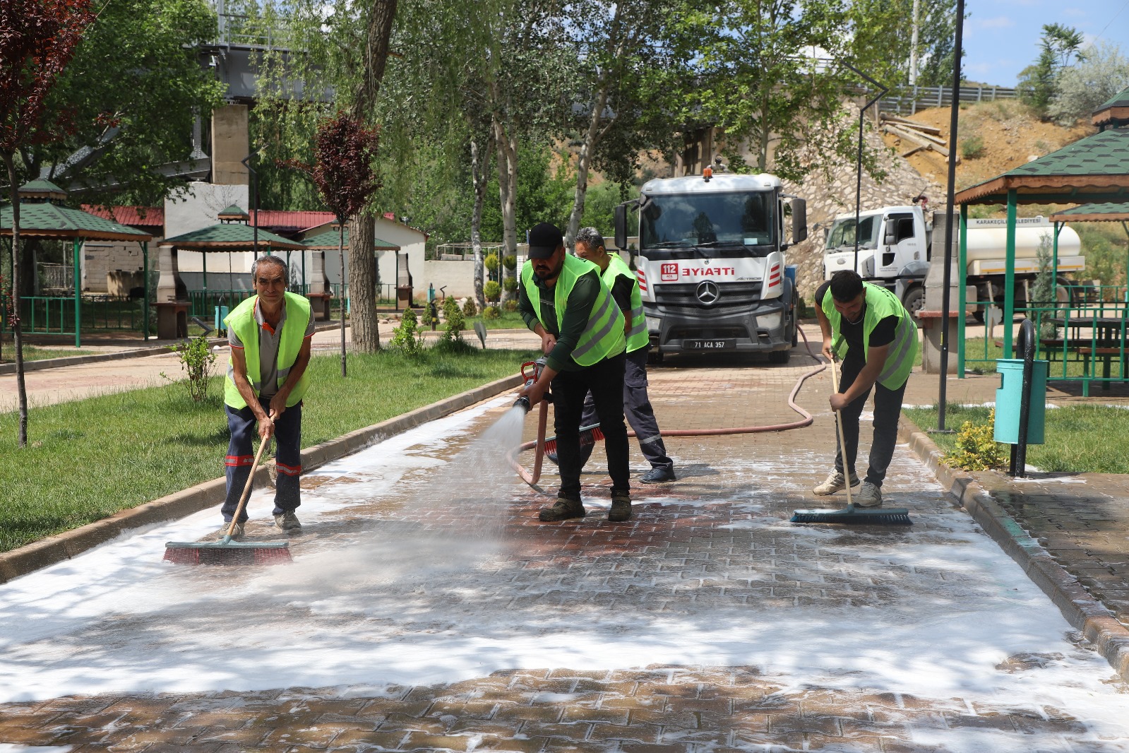 temizligin-en-guzel-haliyle-sahadayiz-daha-saglikli-daha-yasanabilir-bir-yahsihan-icin-durmadan-calisiyoruz