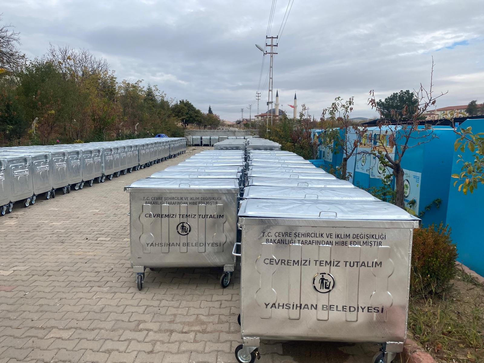 yenilenen-cop-konteynerlerimiz-yerlerini-almaya-devam-ediyor-1