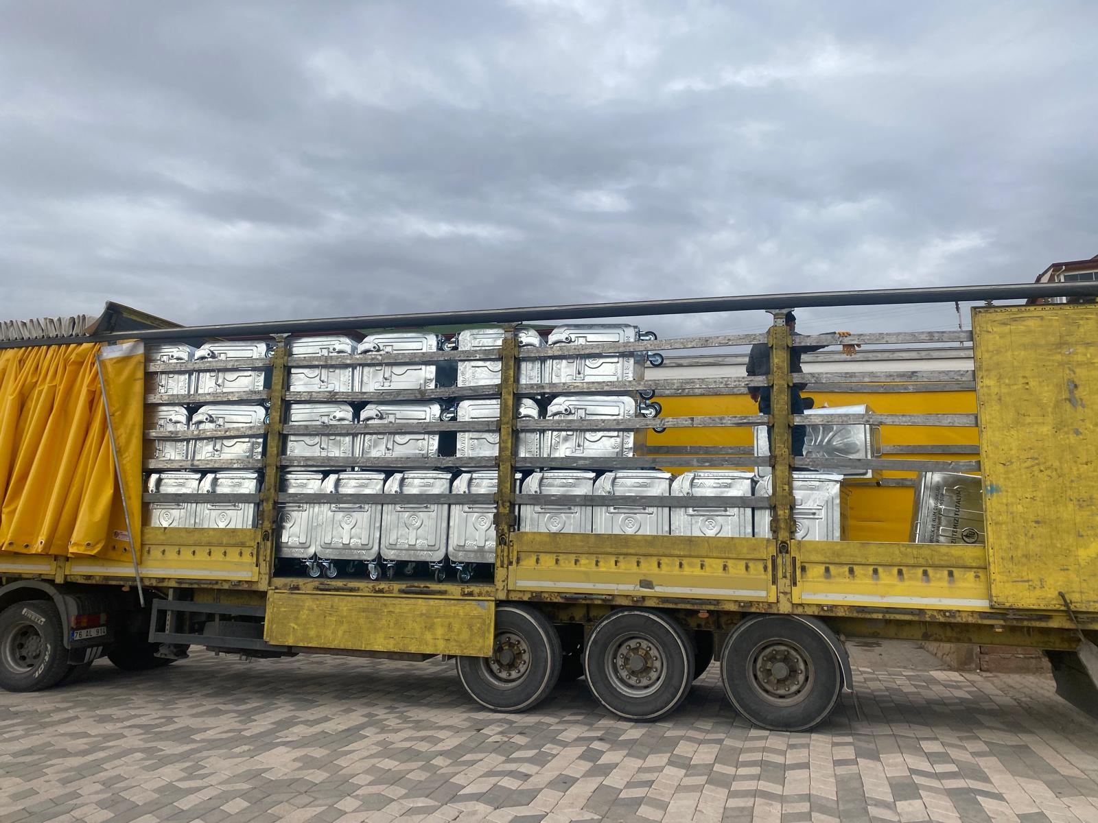 yenilenen-cop-konteynerlerimiz-yerlerini-almaya-devam-ediyor-1