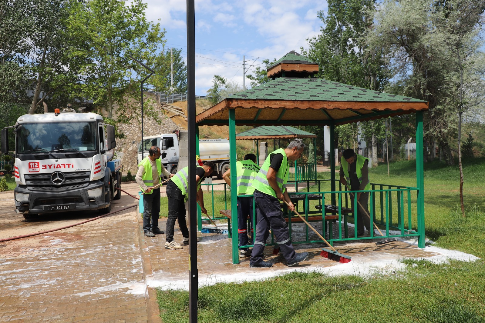 temizligin-en-guzel-haliyle-sahadayiz-daha-saglikli-daha-yasanabilir-bir-yahsihan-icin-durmadan-calisiyoruz