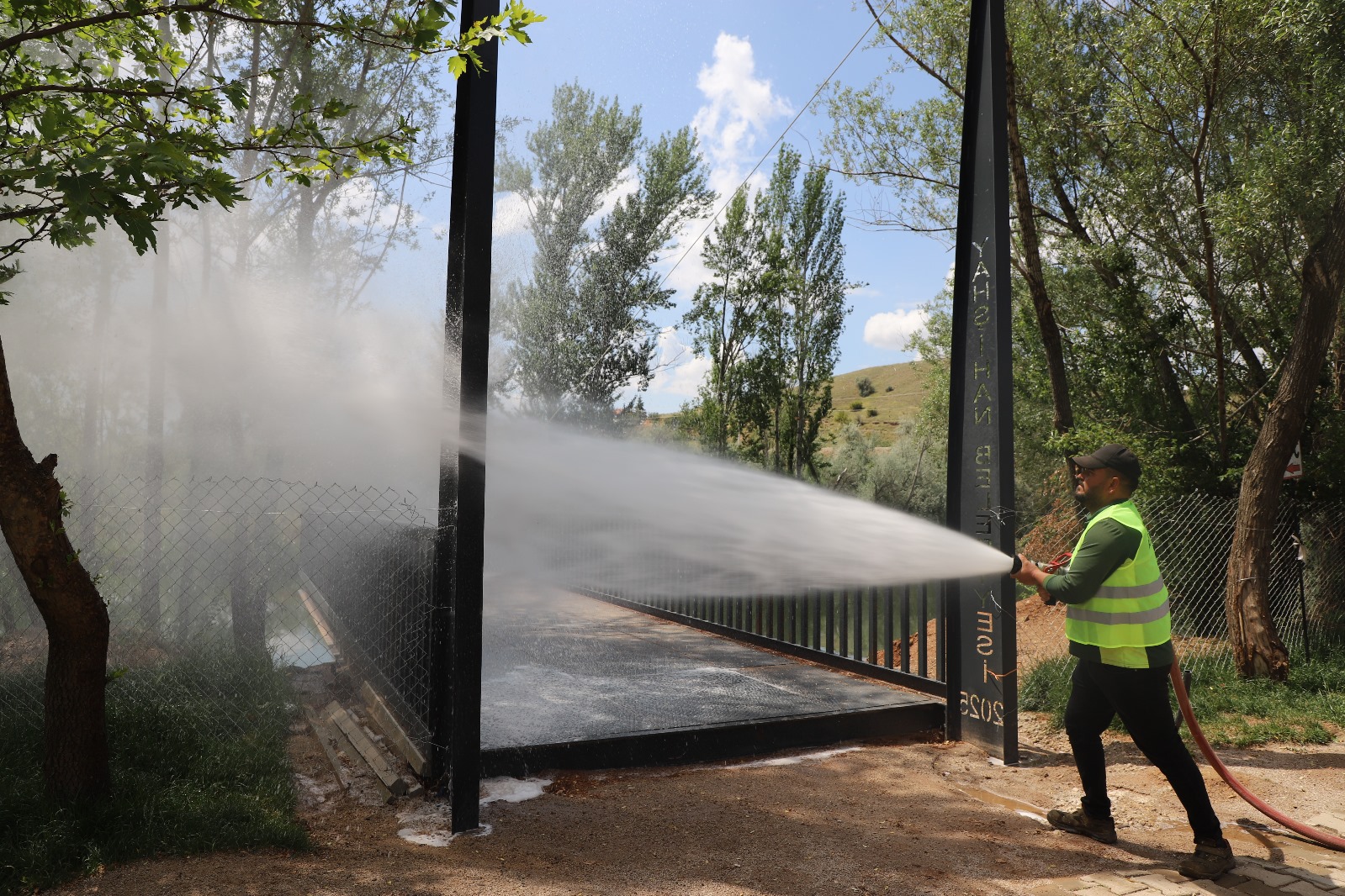 temizligin-en-guzel-haliyle-sahadayiz-daha-saglikli-daha-yasanabilir-bir-yahsihan-icin-durmadan-calisiyoruz